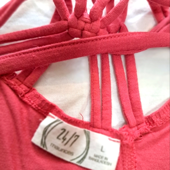 Maurices tank - Picture 3 of 3